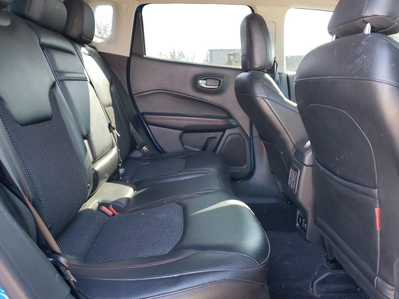 2018 Jeep Compass - Image 11