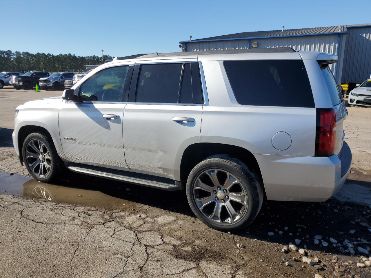 VIN 1GNSCAKC6FR683041 2015 CHEVROLET TAHOE no.2