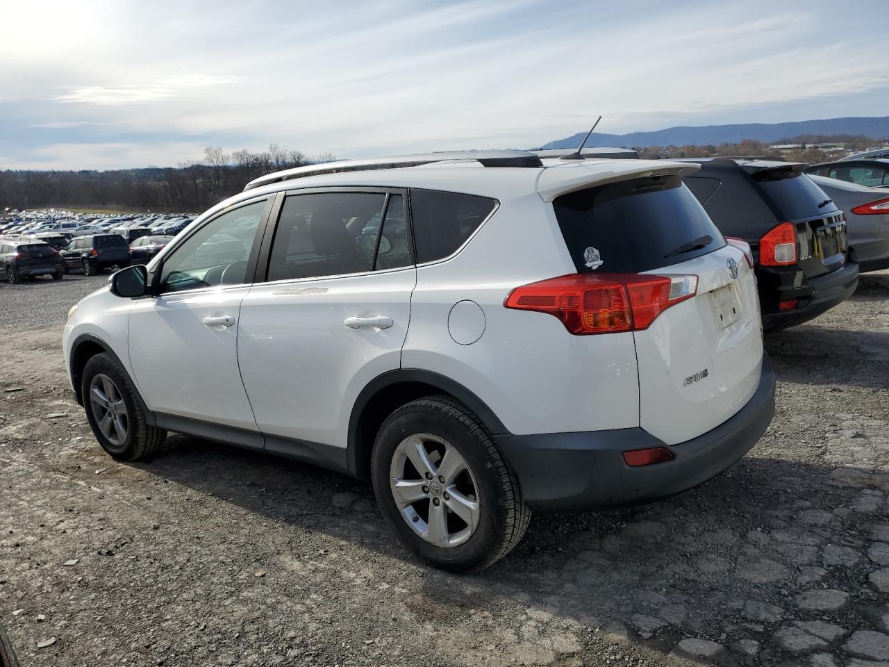 VIN 2T3RFREV0EW172823 2014 TOYOTA RAV4 no.2