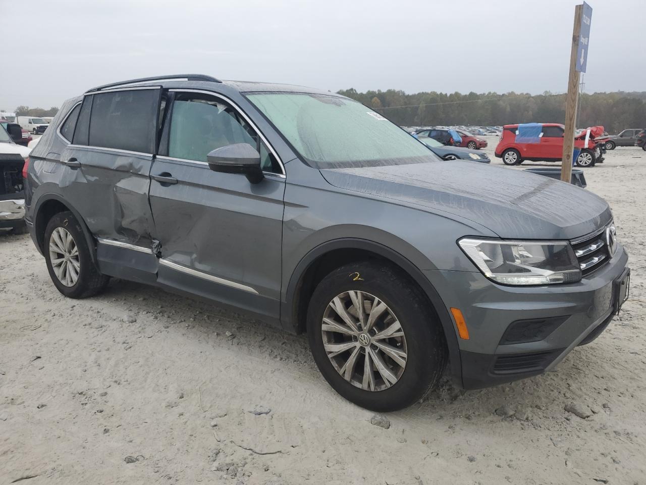 2018 Volkswagen Tiguan - Image 4