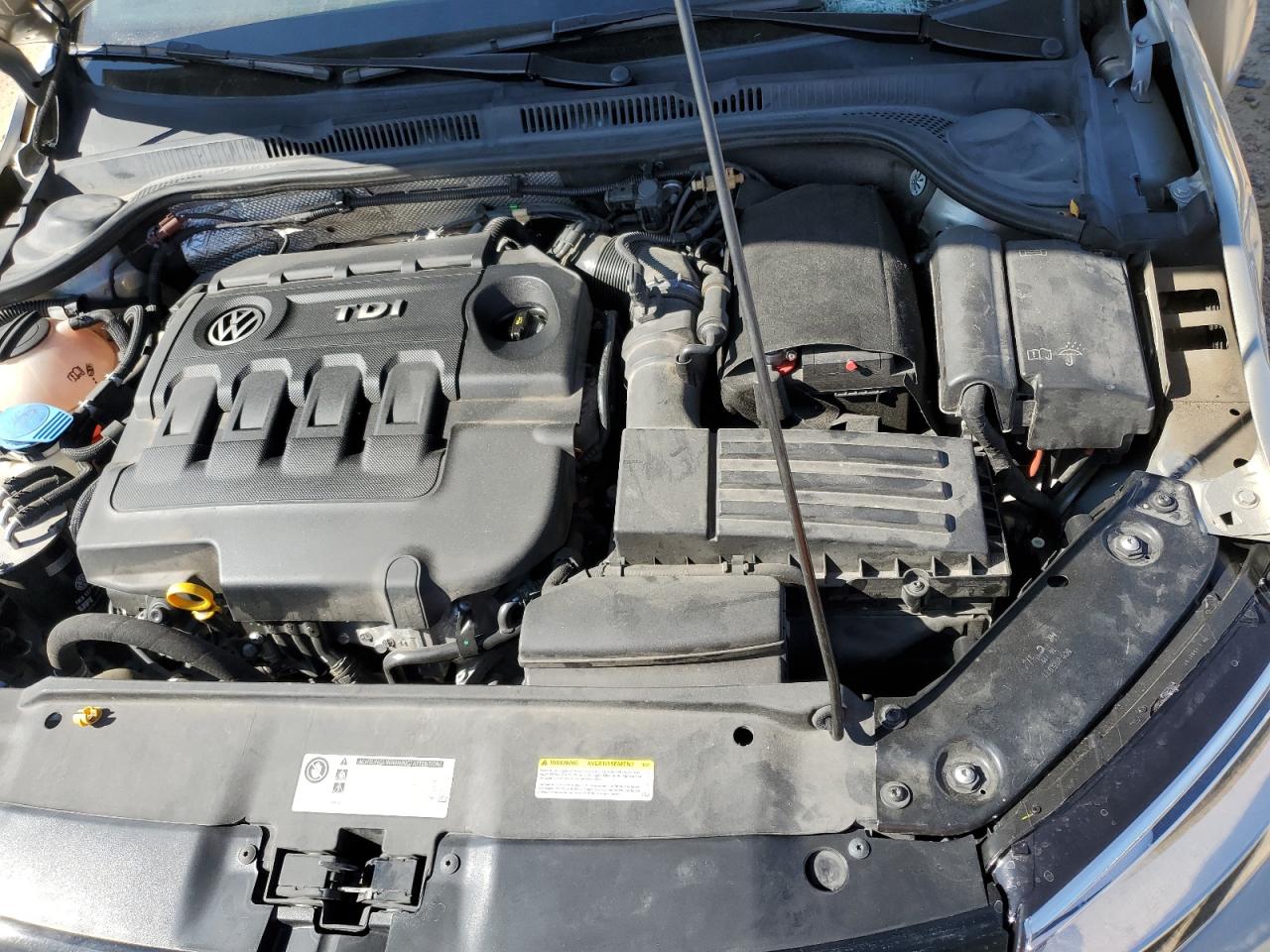 2015 Volkswagen Jetta - Image 11