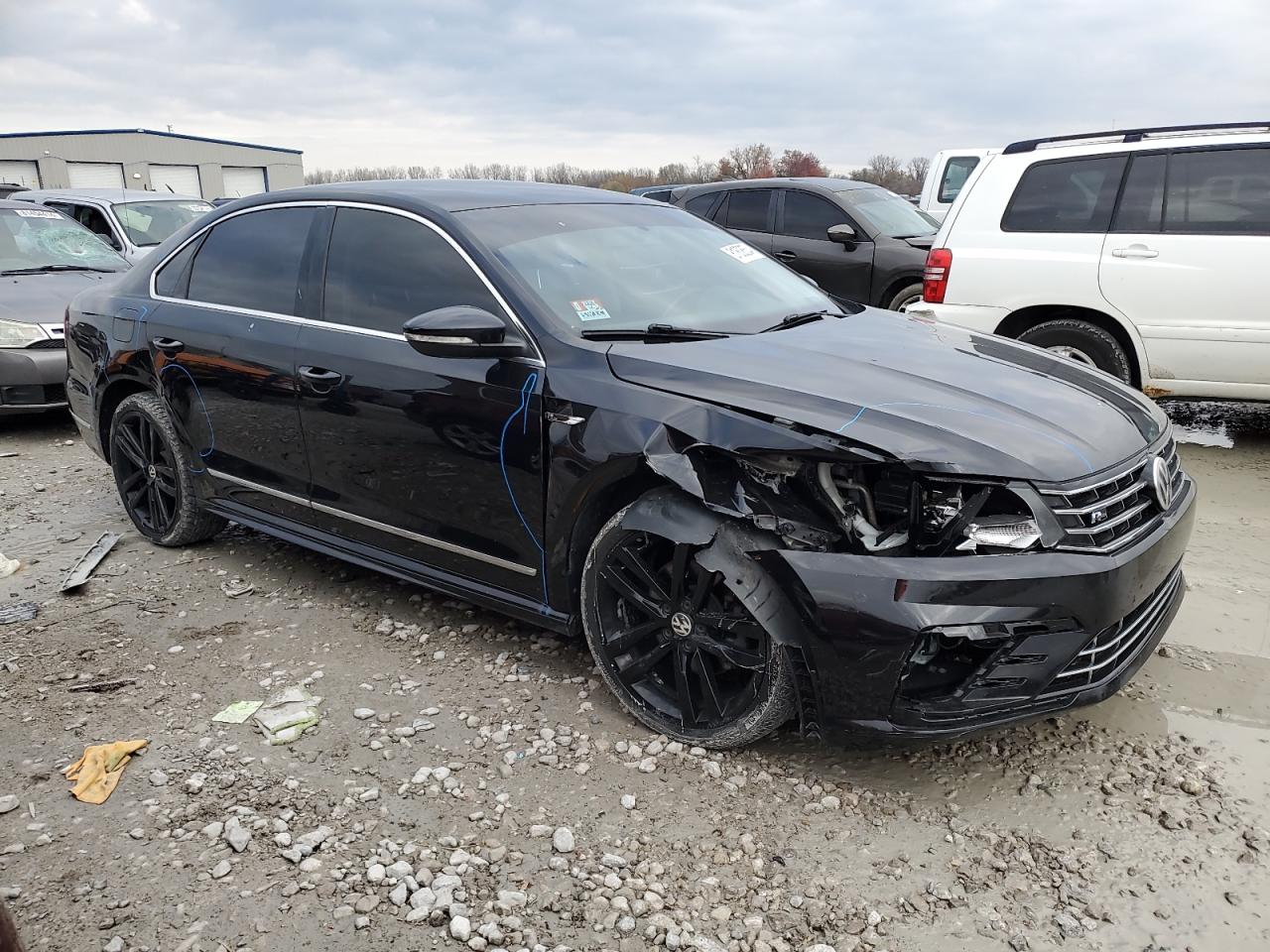 2017 Volkswagen Passat - Image 4