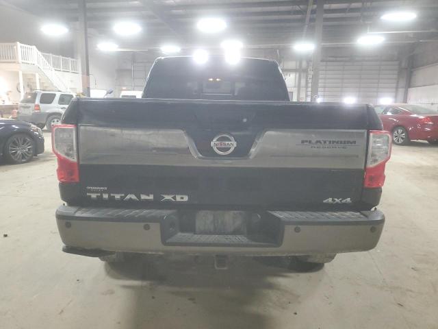  NISSAN TITAN 2016 Czarny