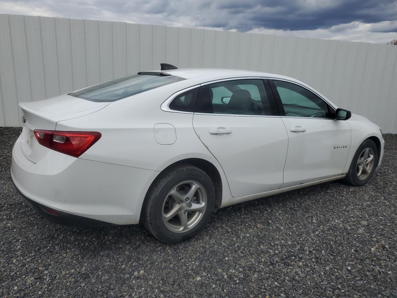 2018 Chevrolet Malibu - Image 3