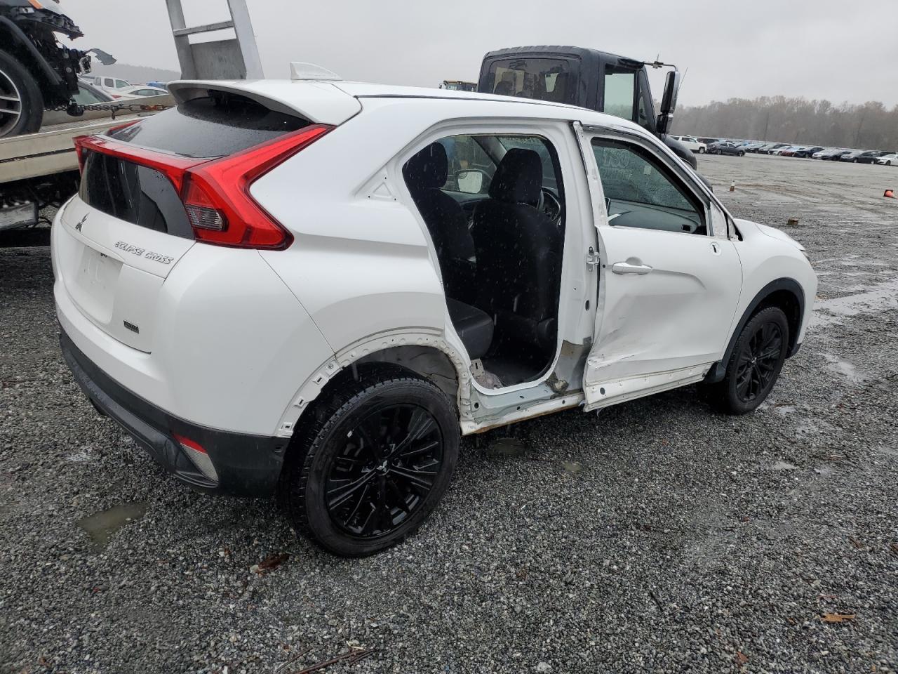 2019 Mitsubishi Eclipse - Image 3