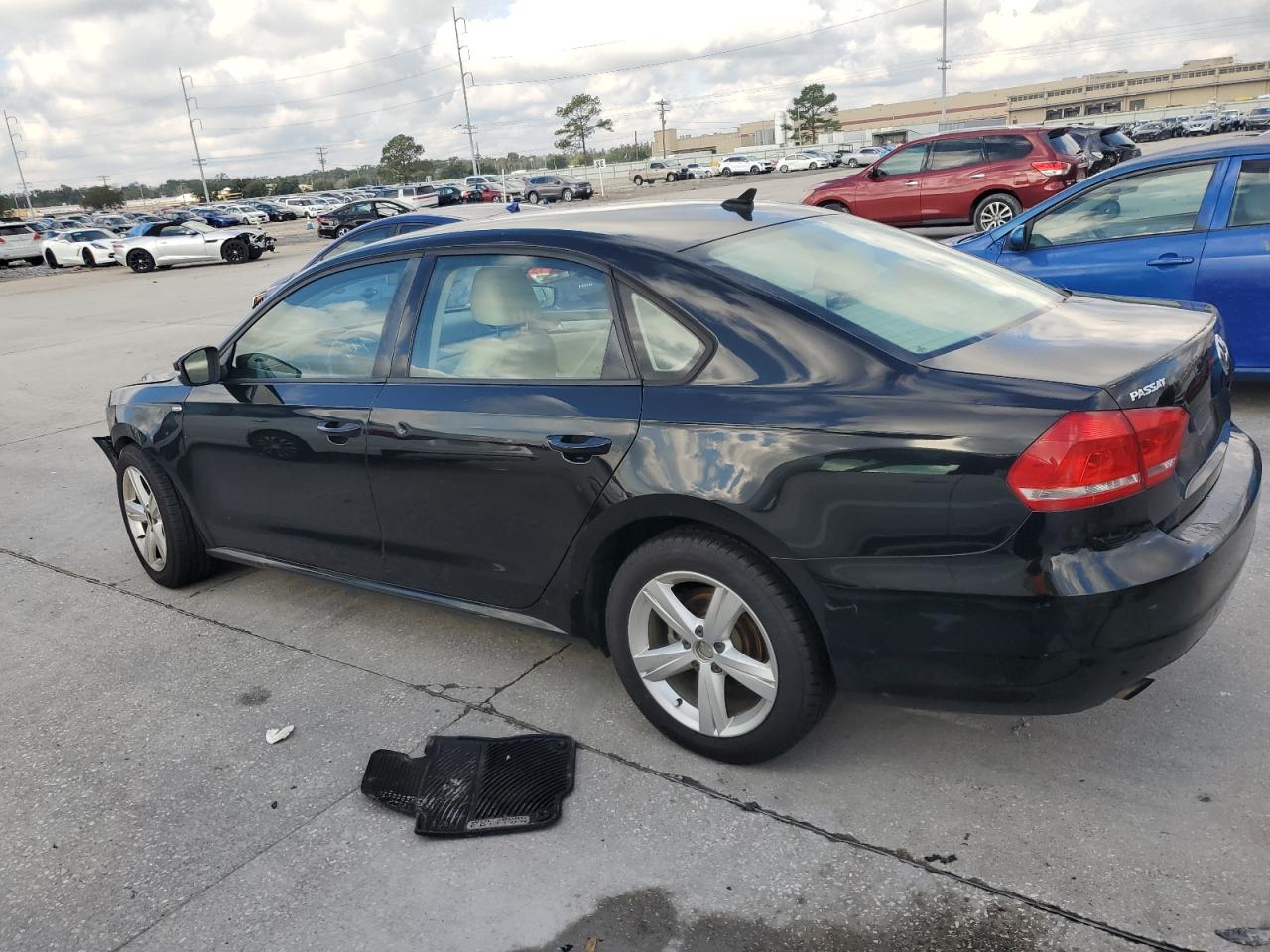 2014 Volkswagen Passat - Image 2