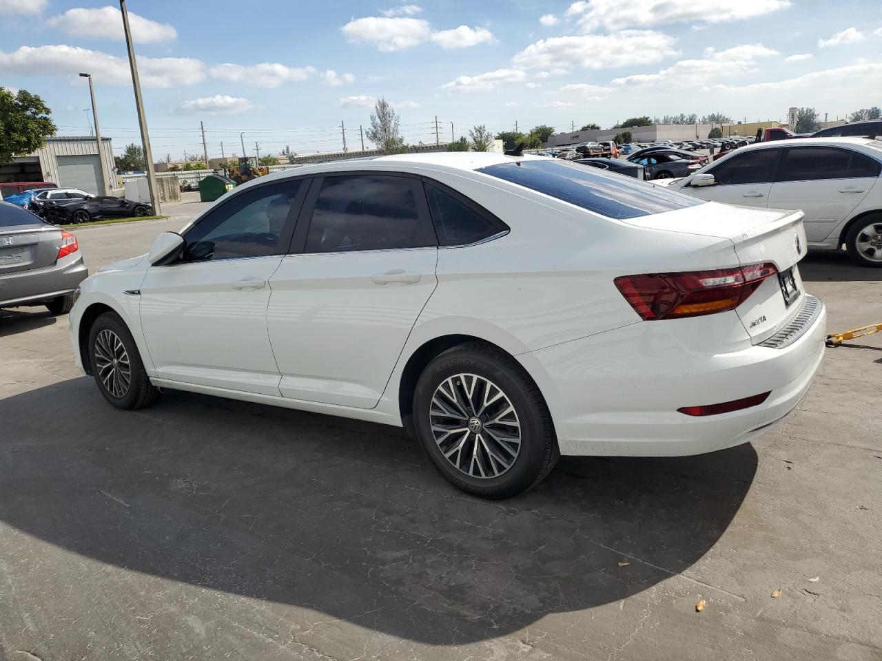 2019 Volkswagen Jetta - Image 2