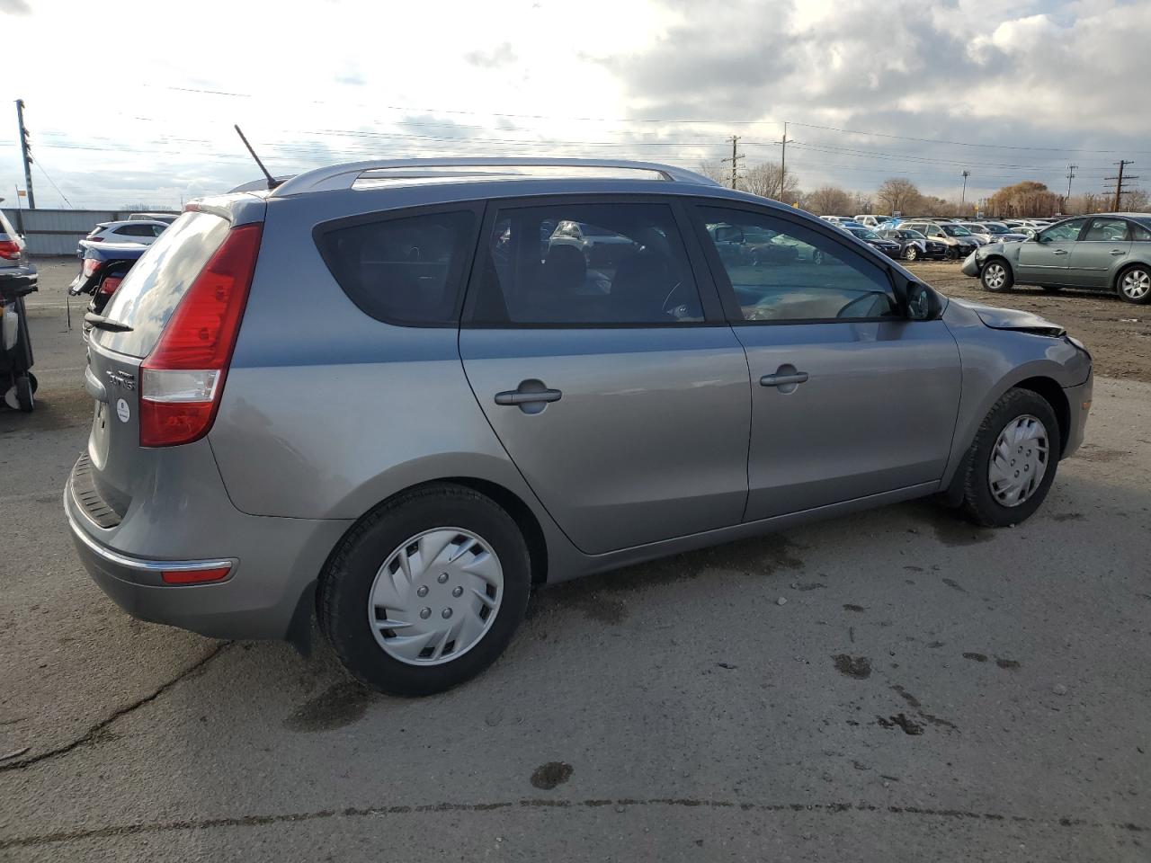 2011 Hyundai Elantra - Image 3