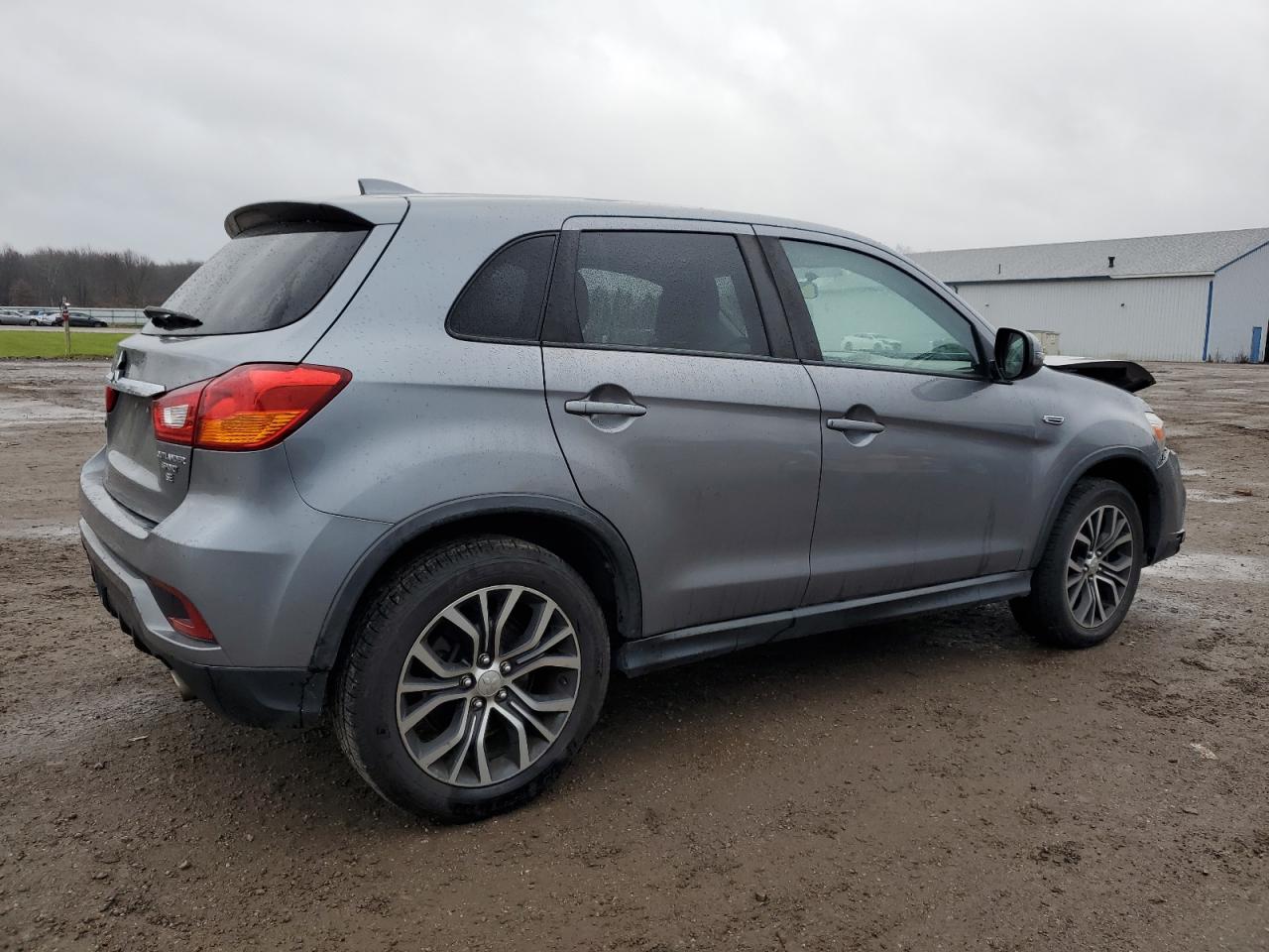 2019 Mitsubishi Outlander - Image 3