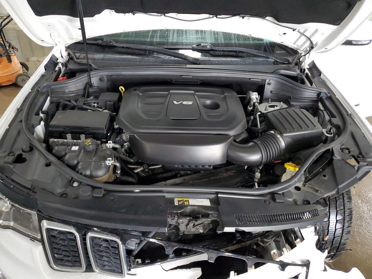 2018 Jeep Grand Cherokee - Image 12
