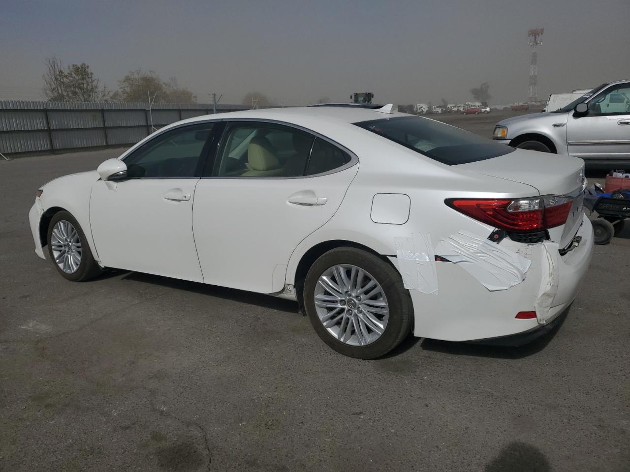 2013 Lexus ES - Image 2