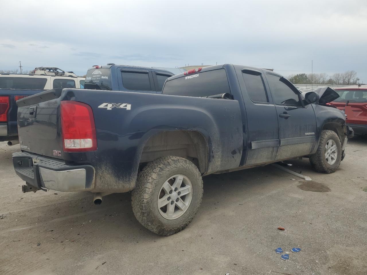 2010 GMC Sierra - Image 3