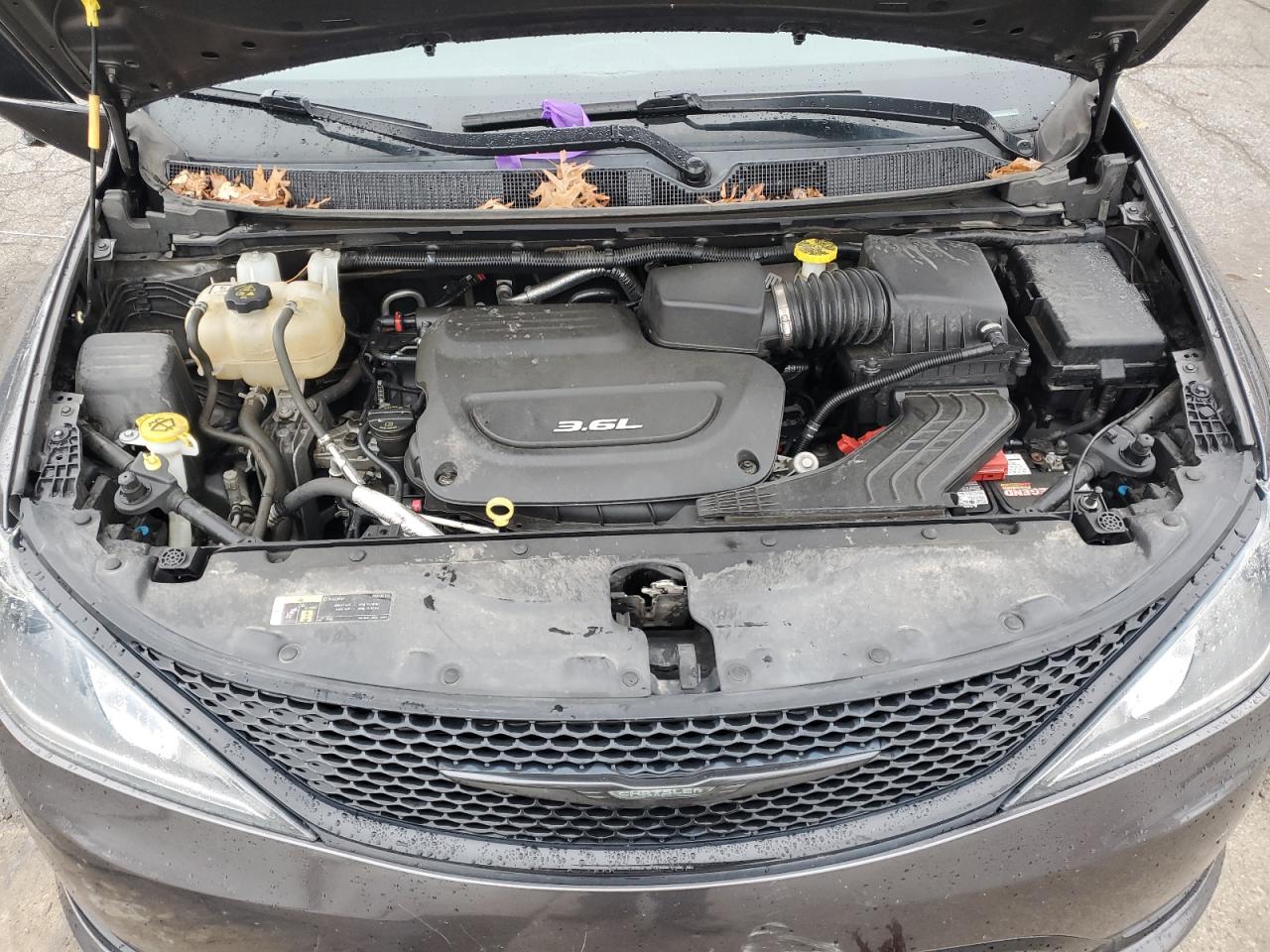 2018 Chrysler Pacifica - Image 13