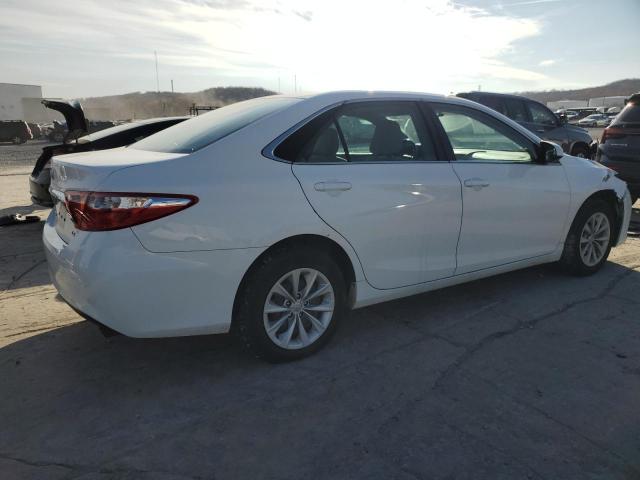 Sedans TOYOTA CAMRY 2015 Biały