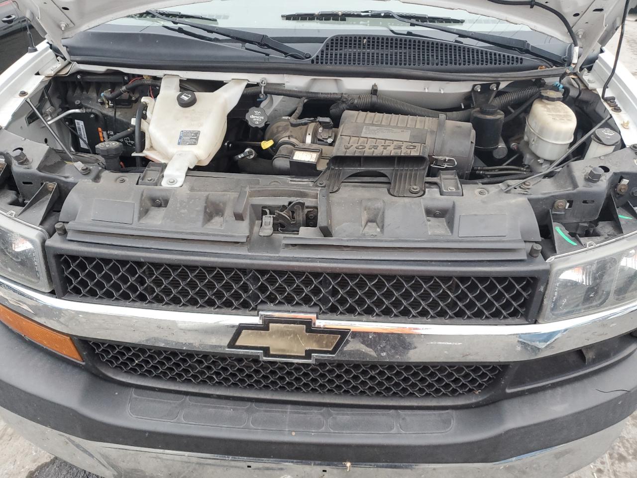 2016 Chevrolet Express - Image 12
