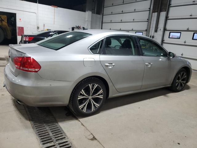  VOLKSWAGEN PASSAT 2012 Сріблястий