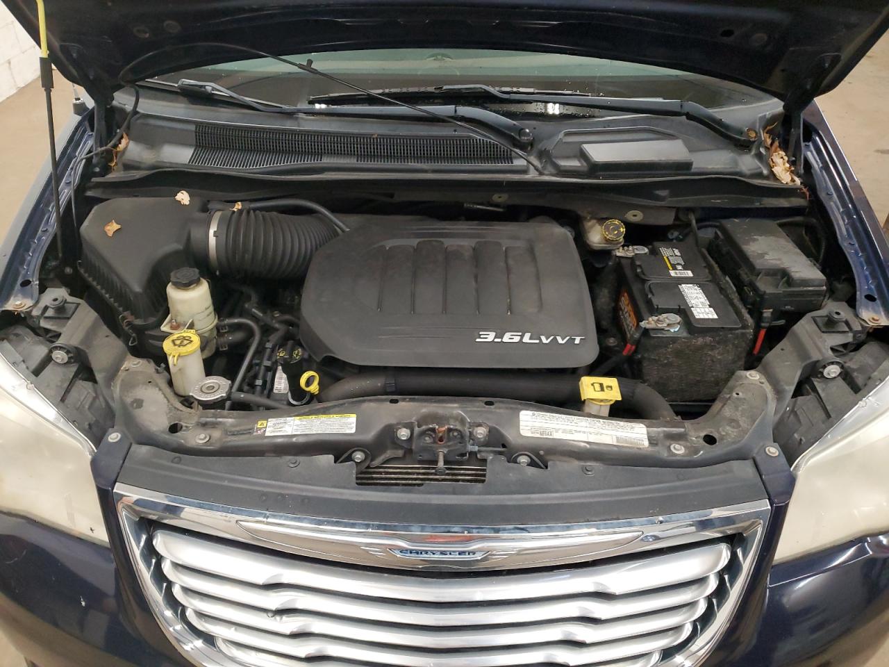 2012 Chrysler Town & Country - Image 12
