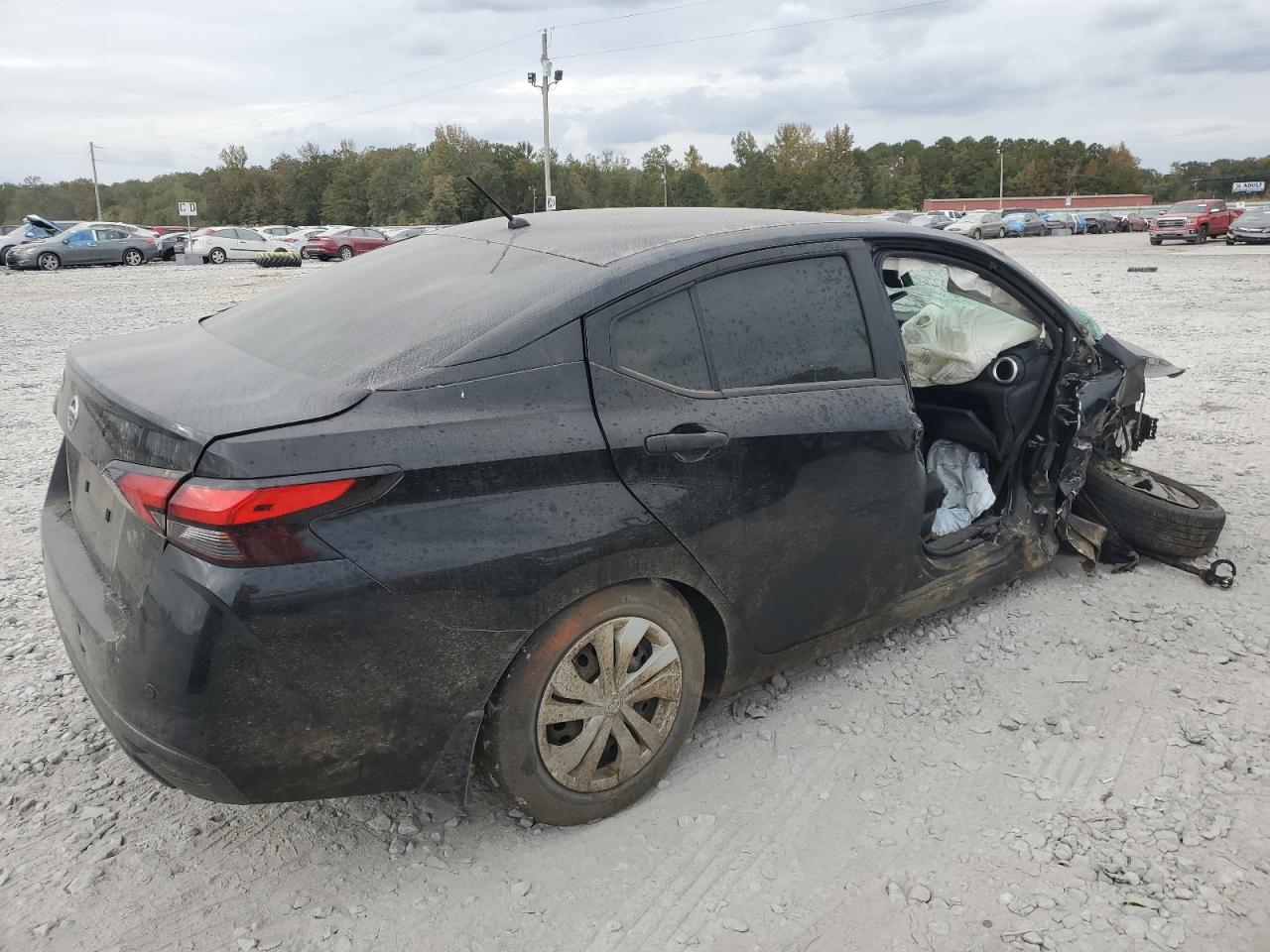 2021 Nissan Versa - Image 3