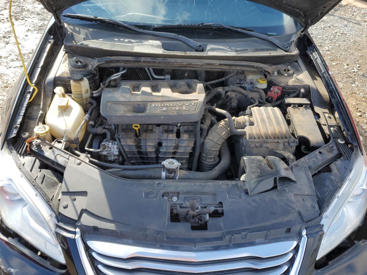 2013 Chrysler 200 - Image 12