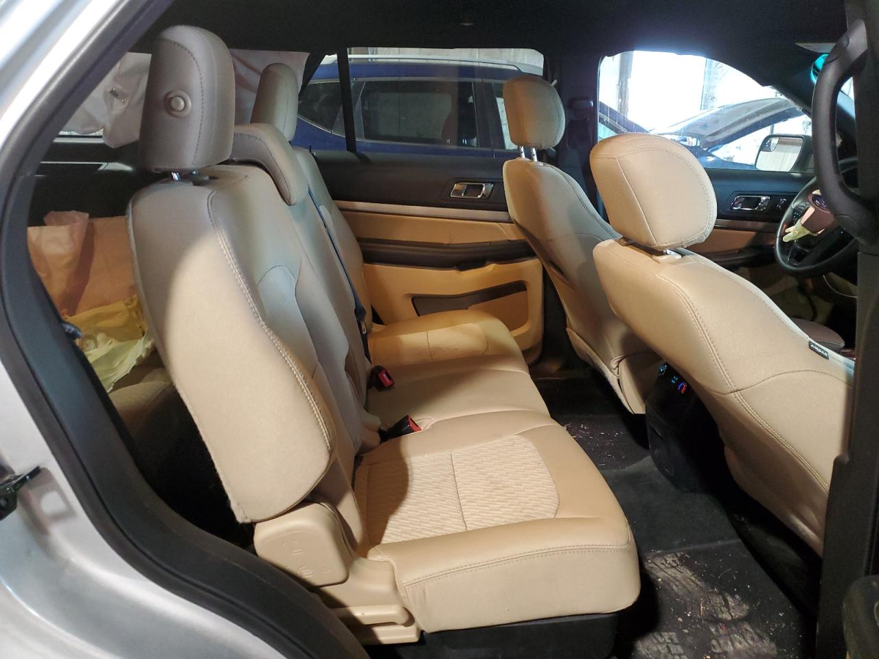 2016 Ford Explorer - Image 11