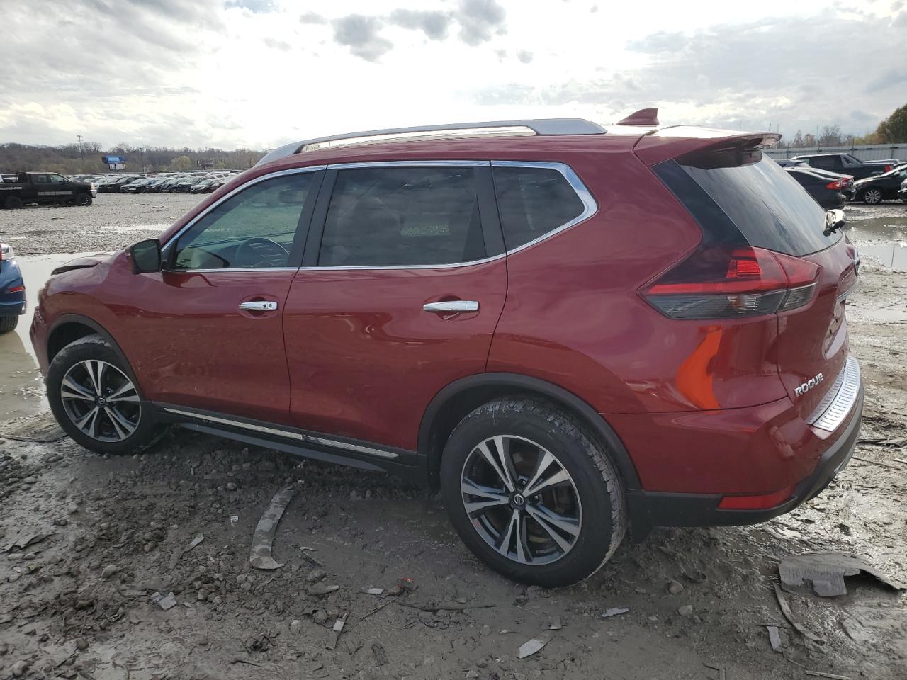 2018 Nissan Rogue - Image 2