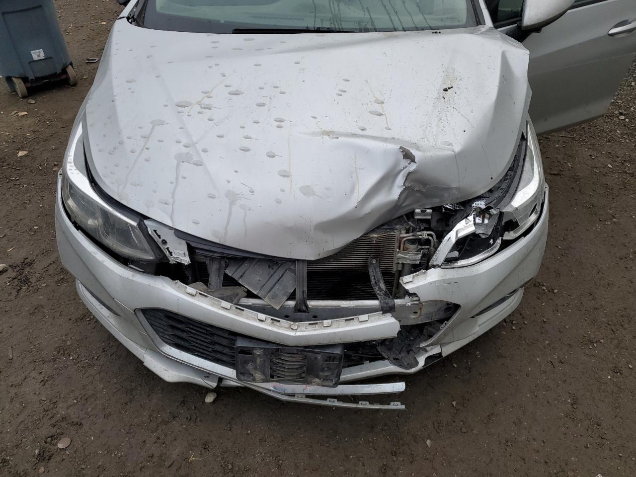 2018 Chevrolet Cruze - Image 11