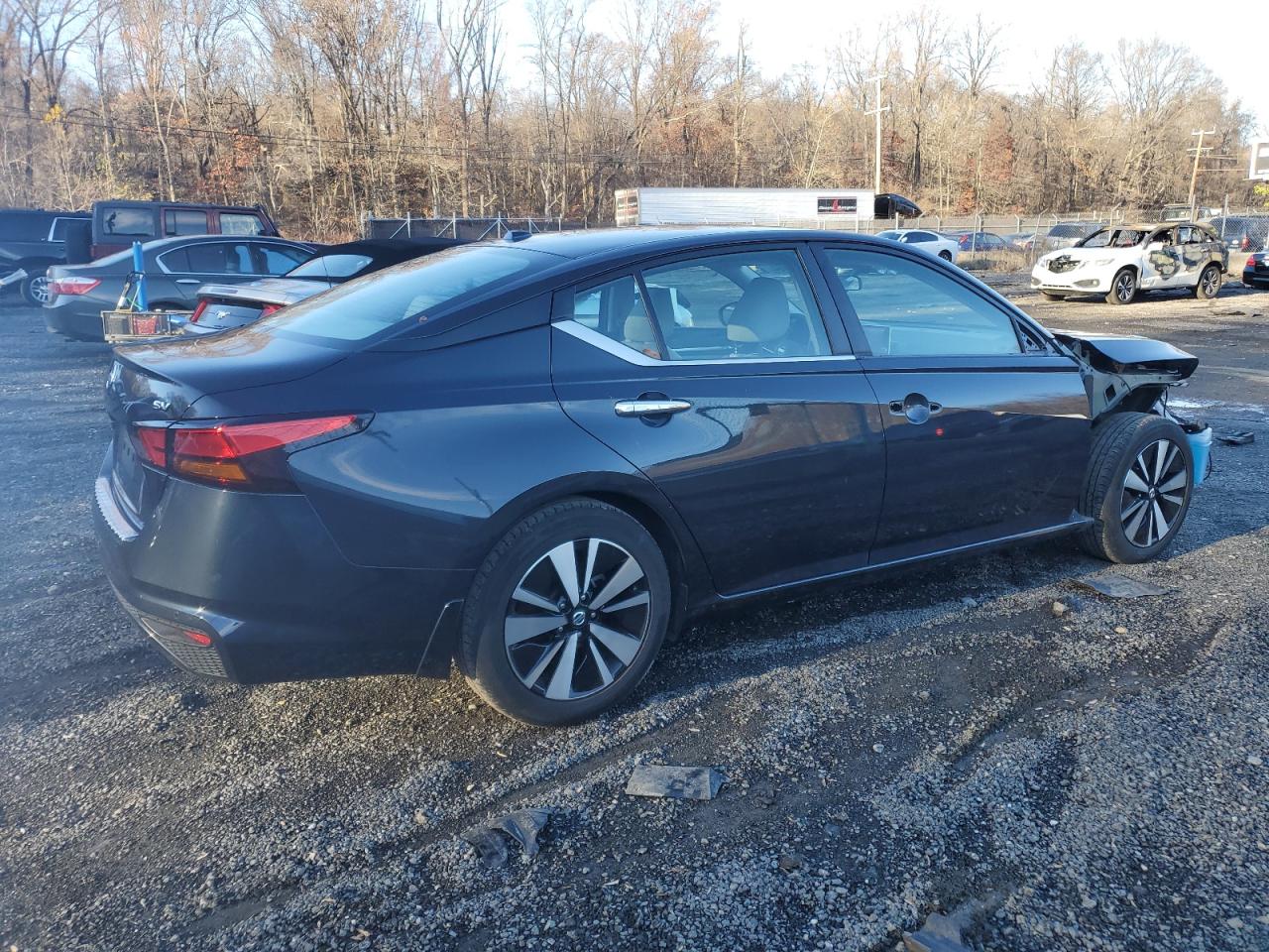 2021 Nissan Altima - Image 3