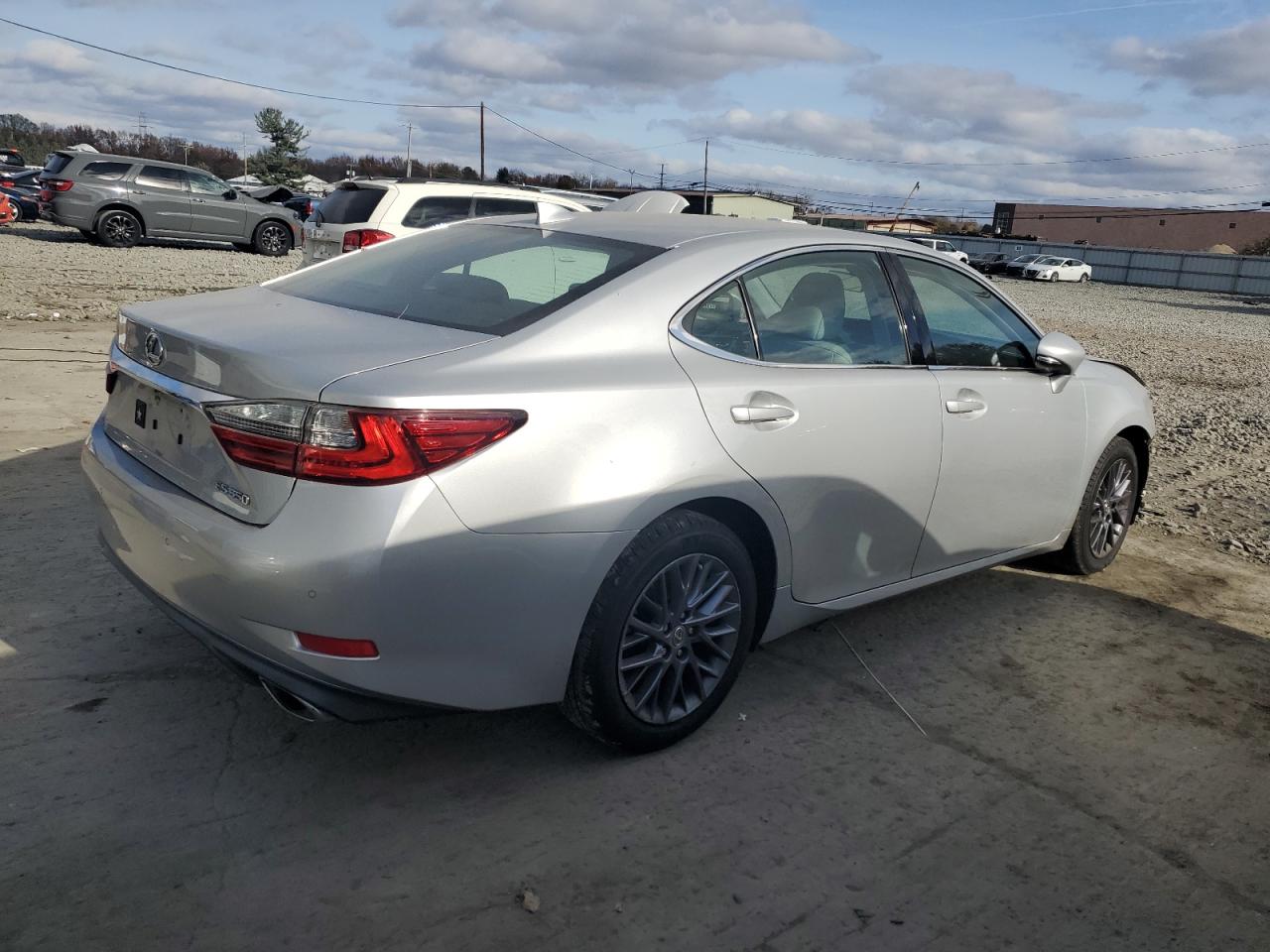 2018 Lexus ES - Image 3