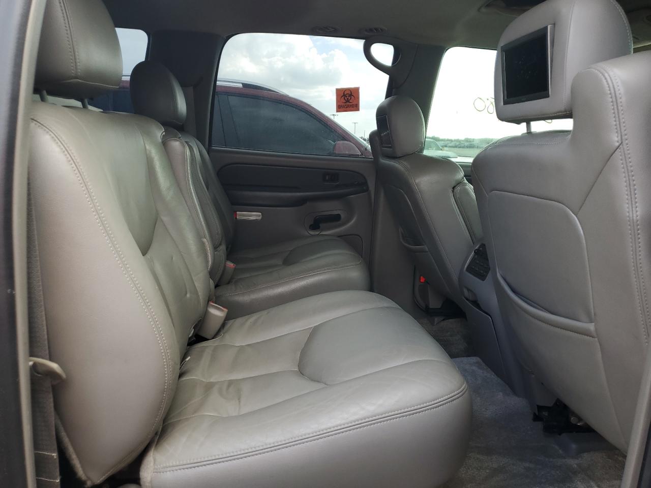 2003 GMC Yukon - Image 11