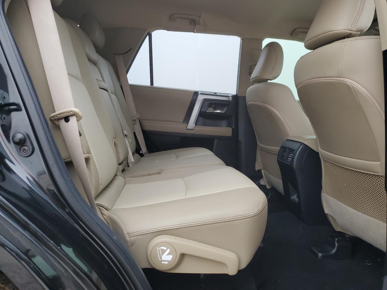 2020 Toyota 4Runner - Image 11