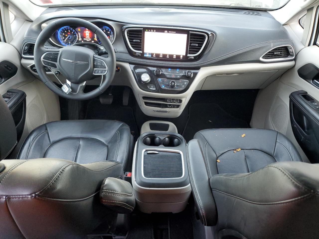 2022 Chrysler Pacifica - Image 8