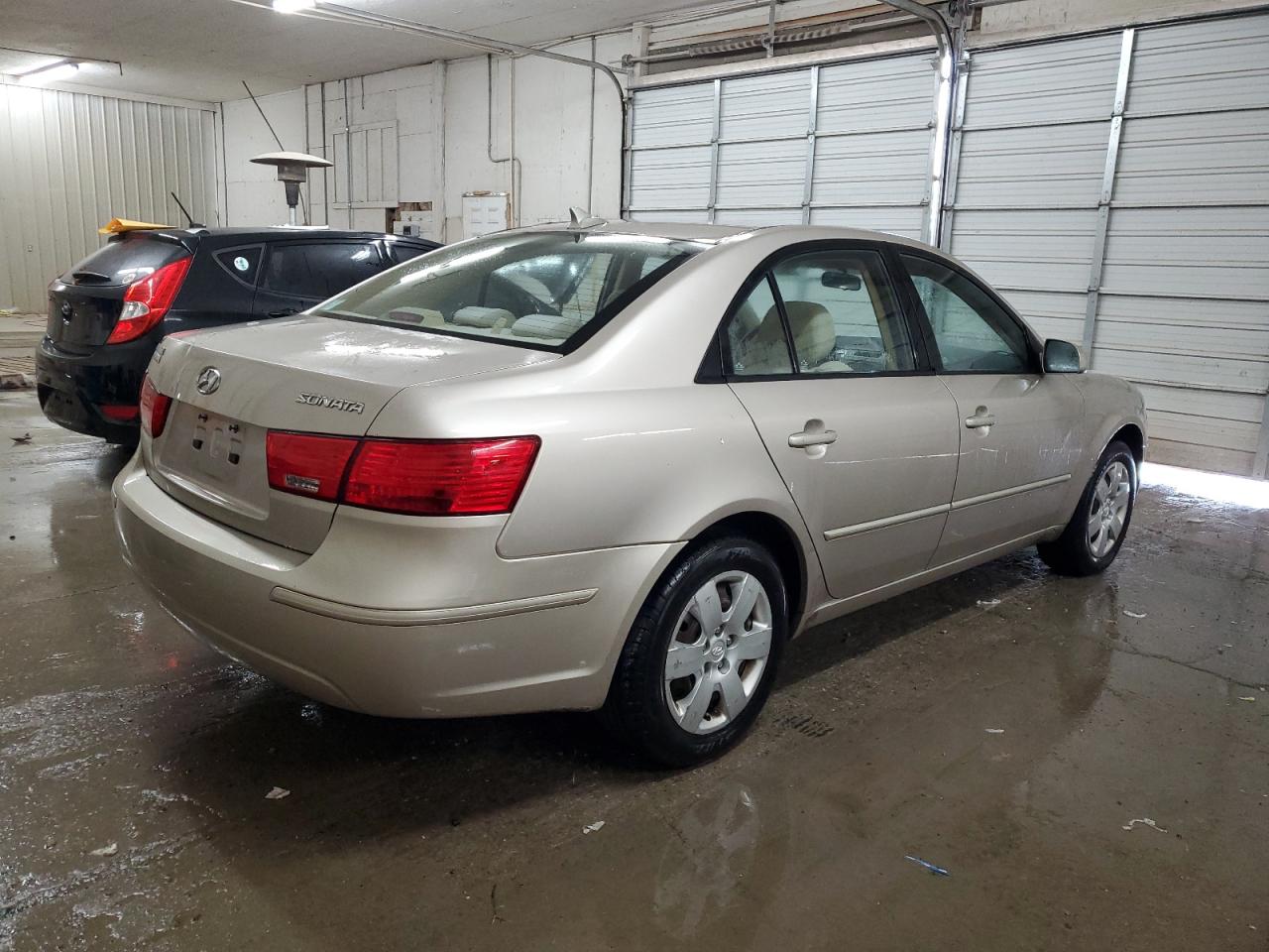 2009 Hyundai Sonata - Image 3