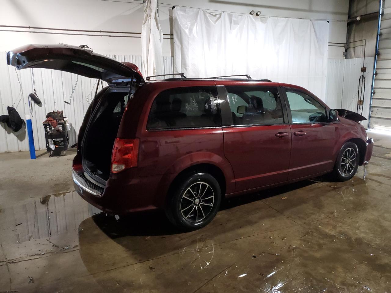 2018 Dodge Caravan - Image 3