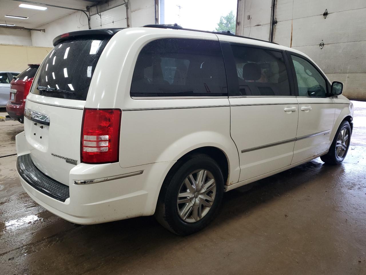 2010 Chrysler Town & Country - Image 3