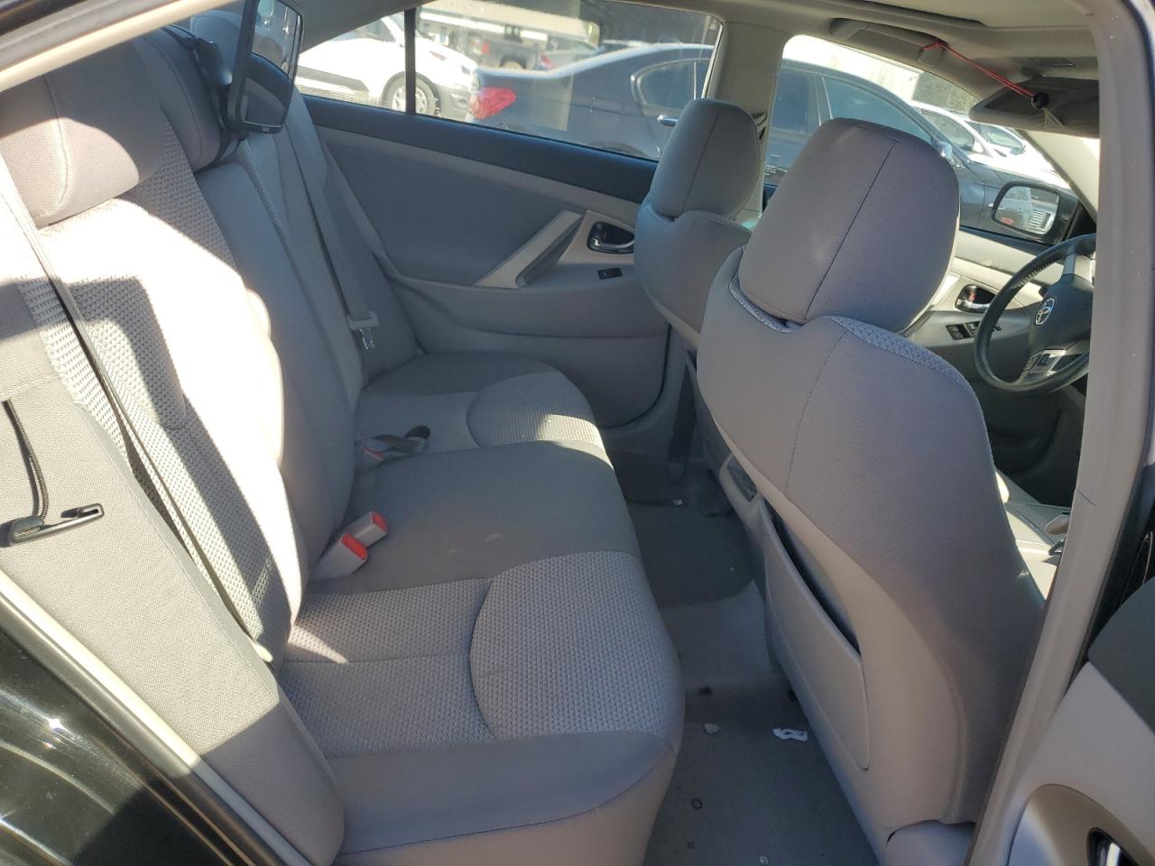 2011 Toyota Camry - Image 10