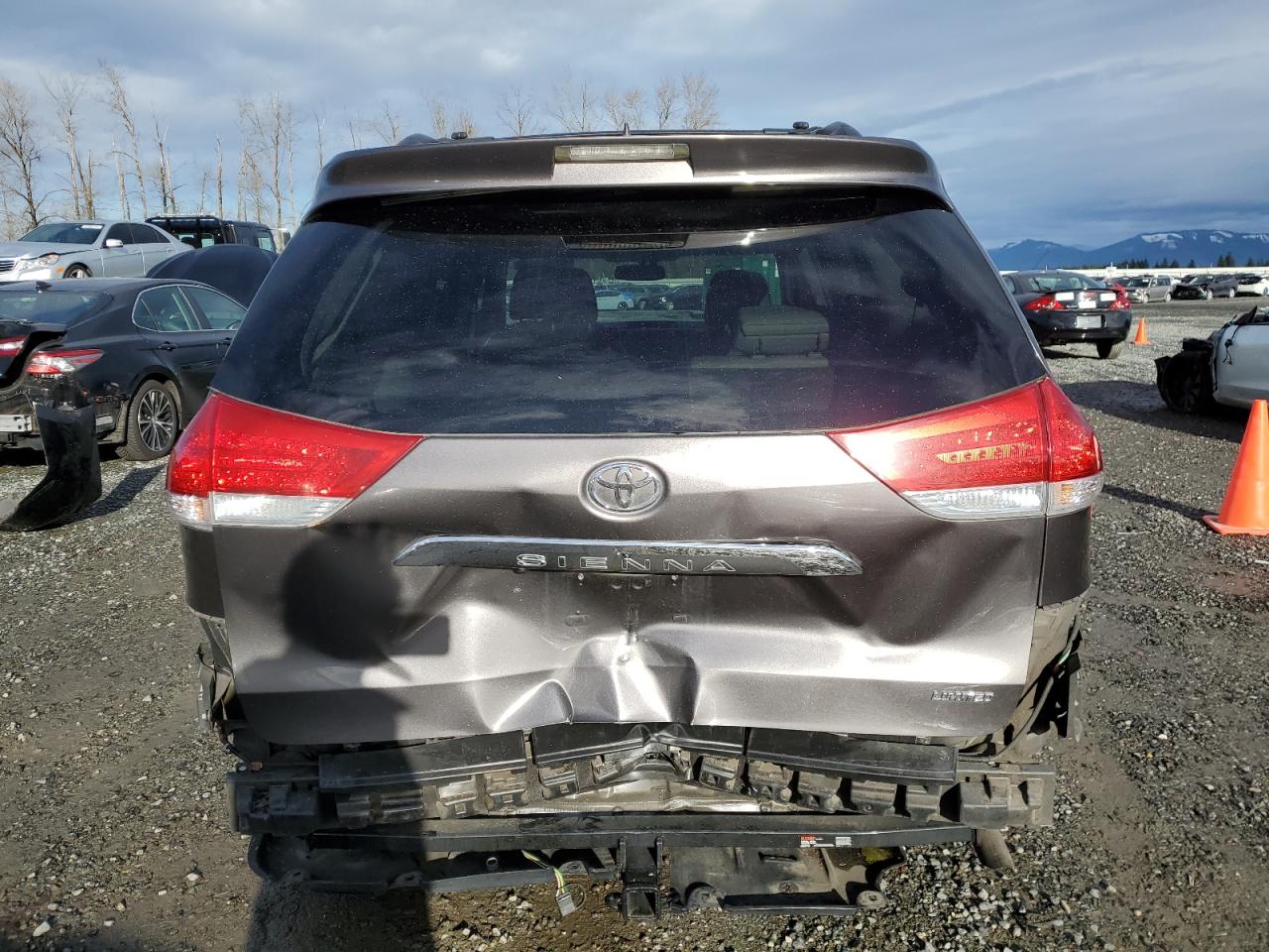 2014 Toyota Sienna - Image 6