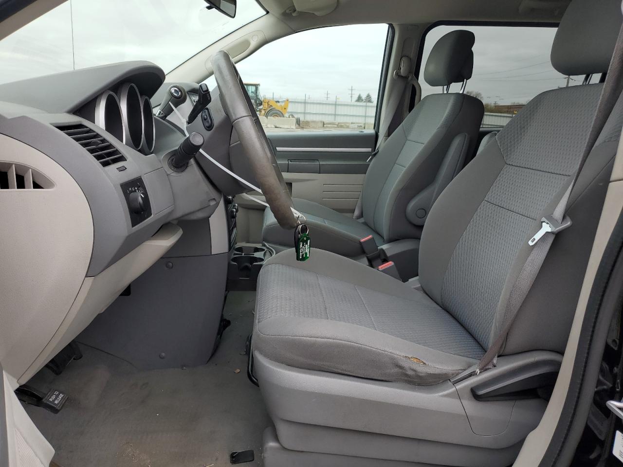 2010 Dodge Caravan - Image 7