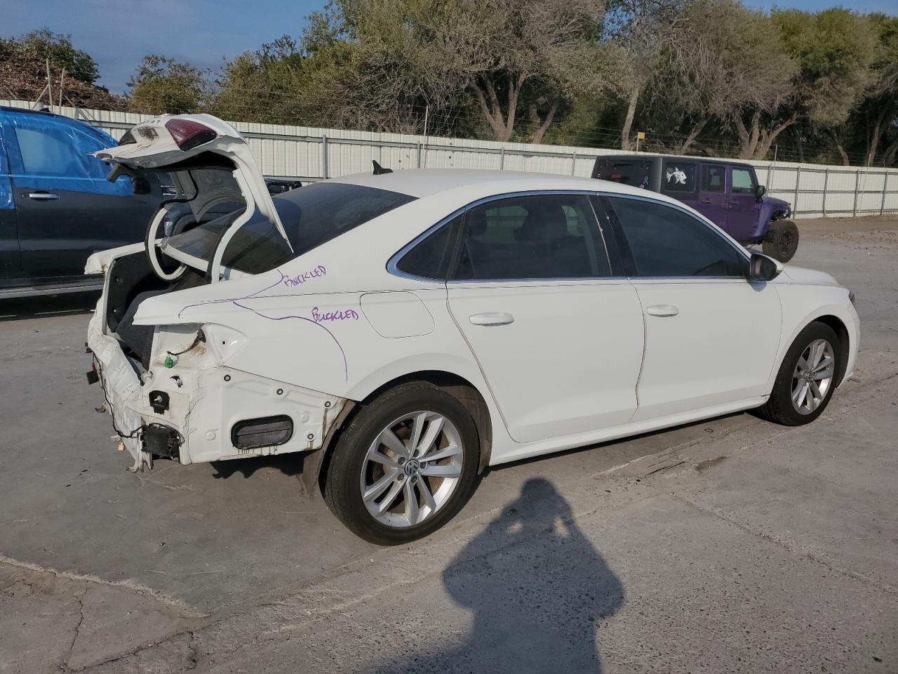 2020 Volkswagen Passat - Image 3