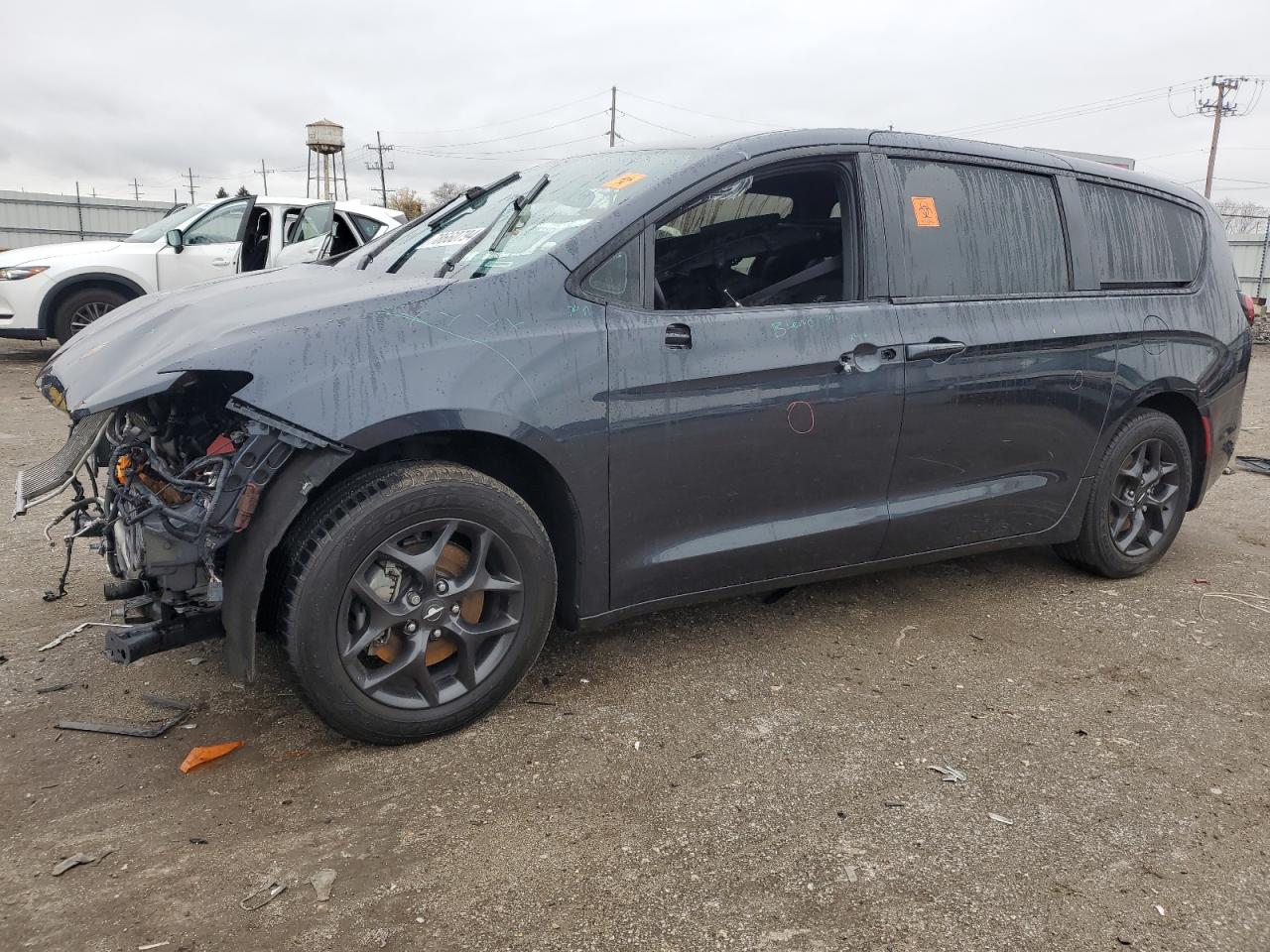 VIN 2C4RC1FG6KR667530 2019 CHRYSLER PACIFICA no.1