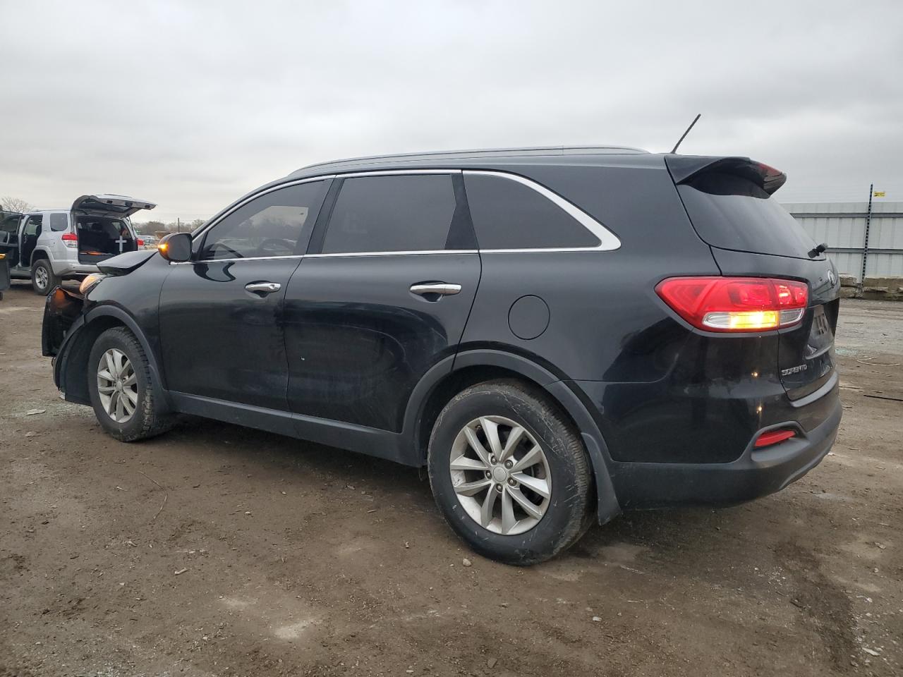 2016 Kia Sorento - Image 2