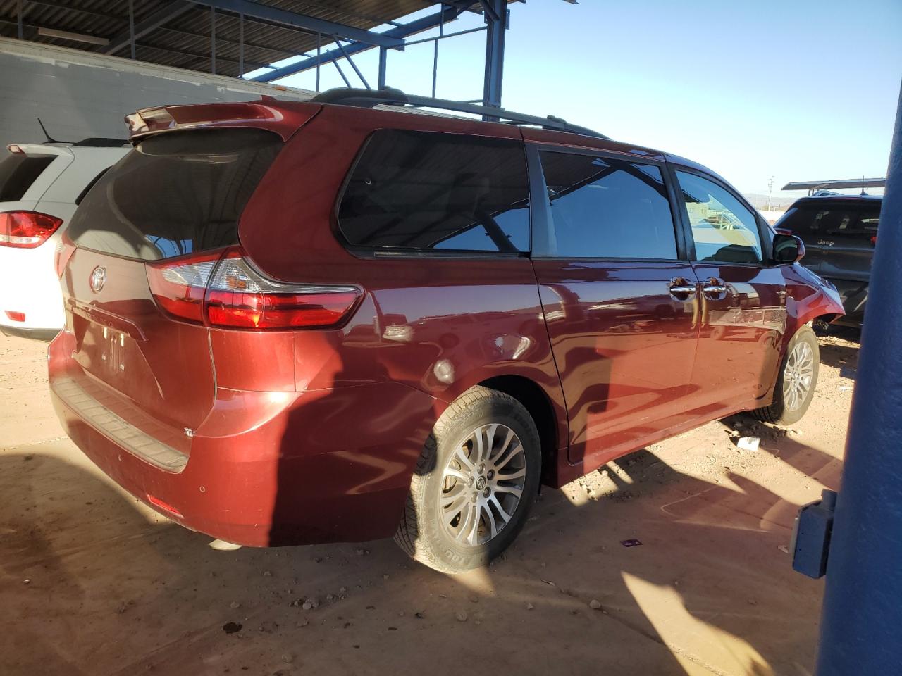 2018 Toyota Sienna - Image 3