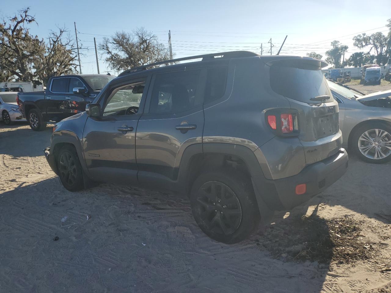 2016 Jeep Renegade - Image 2