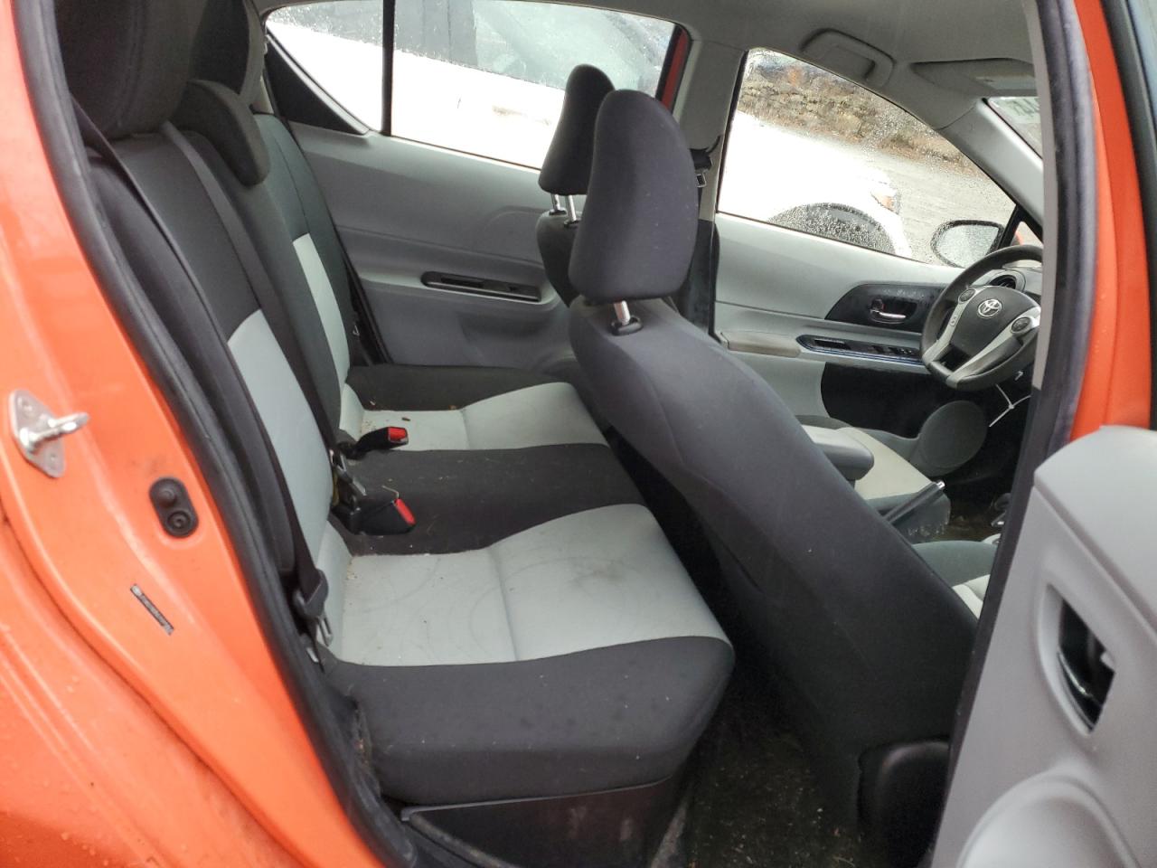 2012 Toyota Prius - Image 11
