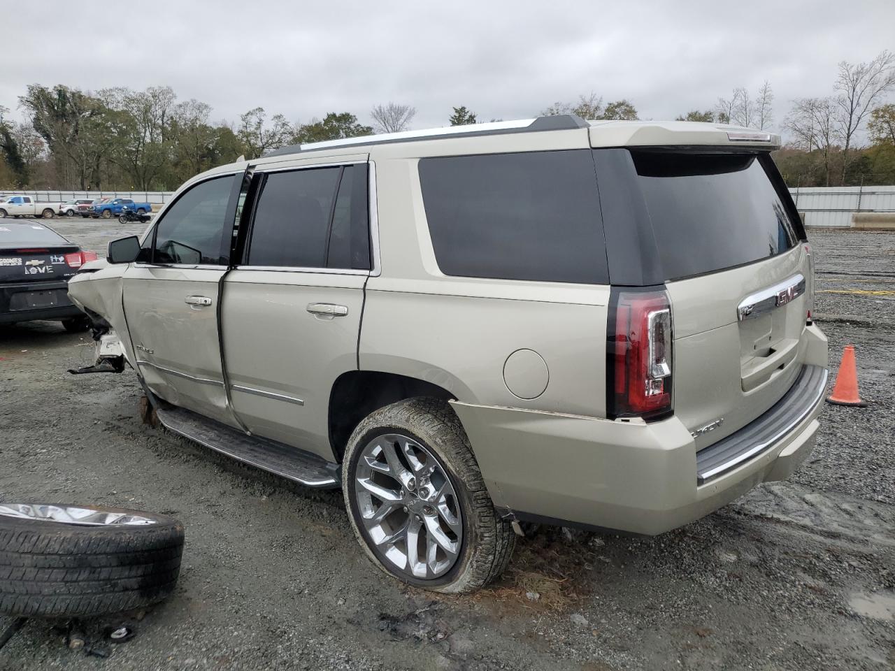2017 GMC Yukon - Image 2