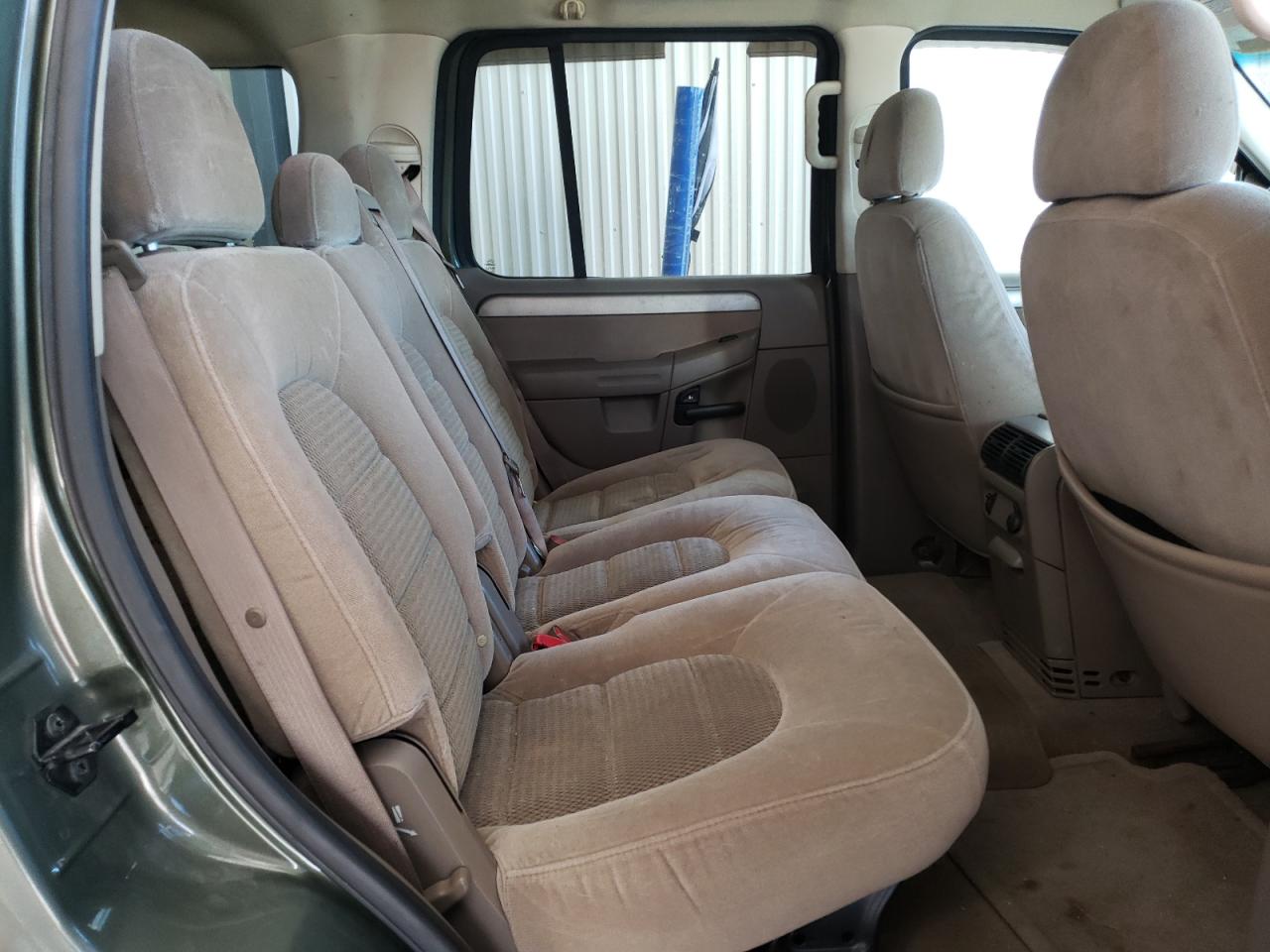 2004 Ford Explorer - Image 11