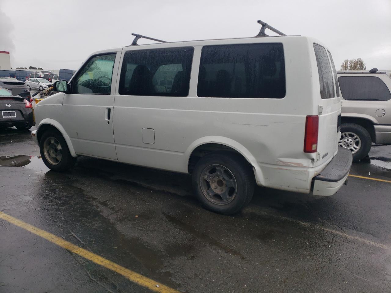 2003 Chevrolet Astro - Image 2