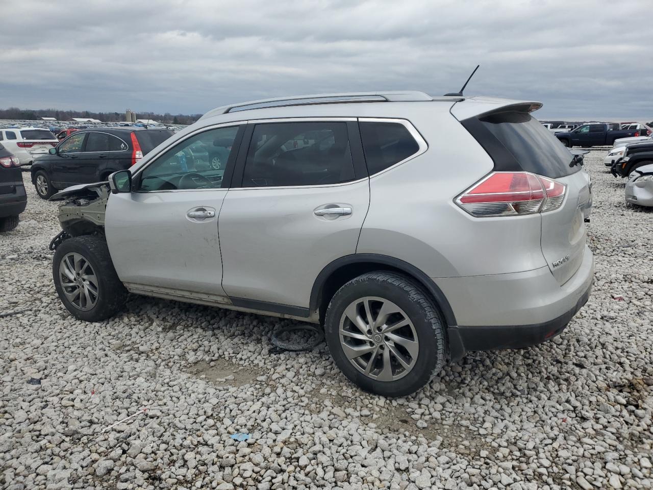 2015 Nissan Rogue - Image 2