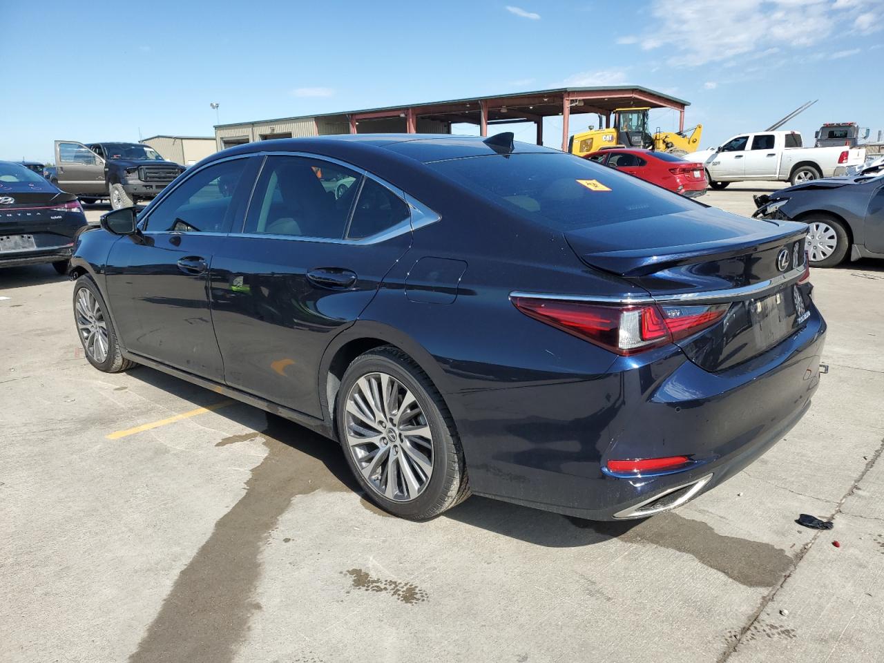 2021 Lexus ES - Image 2