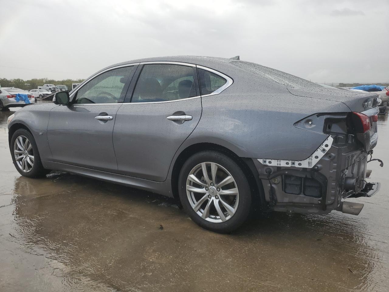 2015 Infiniti Q70 - Image 2
