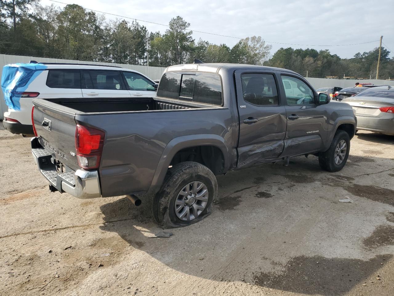 VIN 5TFAZ5CN5JX059665 2018 TOYOTA TACOMA no.3